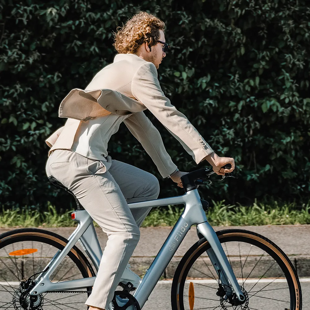 Fiido Air Ultra-Light Carbon Fiber E-Bike - Image 3