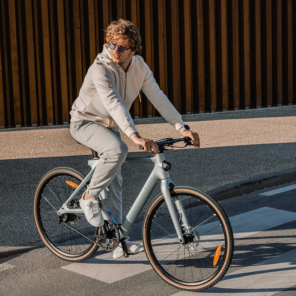 Fiido Air Ultra-Light Carbon Fiber E-Bike - Image 4